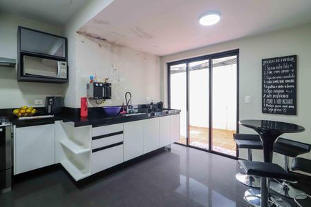 Casa à venda com 258m², 3 quartos e 6 vagas Casa à venda com 258m², 3 quartos e 6 vagasCozinha