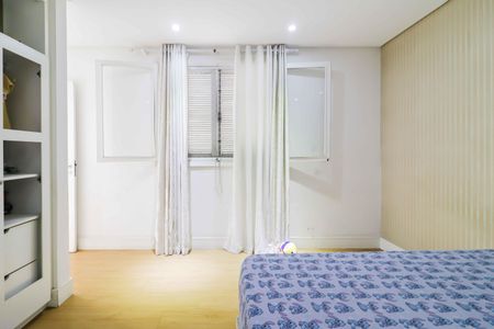 Casa à venda com 258m², 3 quartos e 6 vagas Casa à venda com 258m², 3 quartos e 6 vagasQuarto 3