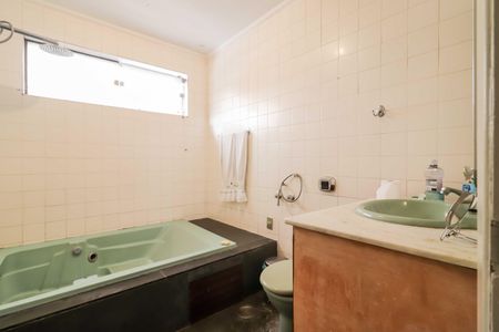Casa à venda com 258m², 3 quartos e 6 vagas Casa à venda com 258m², 3 quartos e 6 vagasBanheiro da Suíte