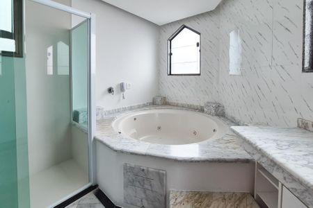 Apartamento para alugar com 440m², 4 quartos e 5 vagas Apartamento para alugar com 440m², 4 quartos e 5 vagasBanheiro da Suíte 4