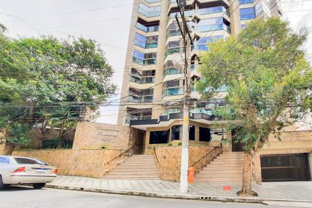 Apartamento para alugar com 440m², 4 quartos e 5 vagas Apartamento para alugar com 440m², 4 quartos e 5 vagasFachada e portaria