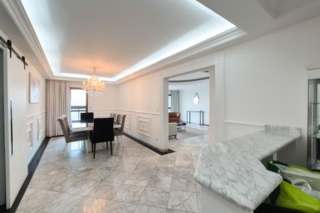 Apartamento para alugar com 440m², 4 quartos e 5 vagas Apartamento para alugar com 440m², 4 quartos e 5 vagasSala de Jantar