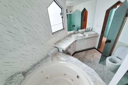 Apartamento para alugar com 440m², 4 quartos e 5 vagas Apartamento para alugar com 440m², 4 quartos e 5 vagasBanheiro da Suíte 4