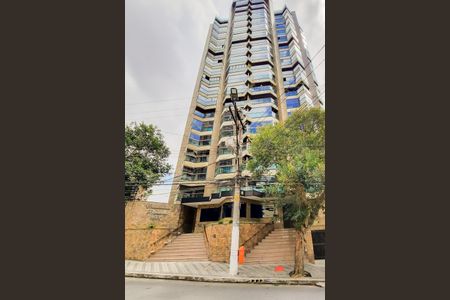 Apartamento para alugar com 440m², 4 quartos e 5 vagas Apartamento para alugar com 440m², 4 quartos e 5 vagasFachada e portaria