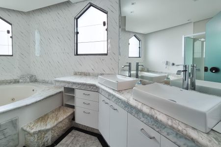 Apartamento para alugar com 440m², 4 quartos e 5 vagas Apartamento para alugar com 440m², 4 quartos e 5 vagasBanheiro da Suíte 4