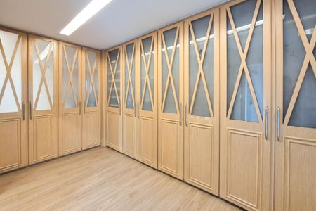 Apartamento para alugar com 440m², 4 quartos e 5 vagas Apartamento para alugar com 440m², 4 quartos e 5 vagasCloset da Suíte 4