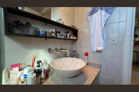 Apartamento à venda com 56m², 2 quartos e 1 vaga Apartamento à venda com 56m², 2 quartos e 1 vagaBanheiro