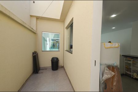 Casa à venda com 101m², 3 quartos e 2 vagas Casa à venda com 101m², 3 quartos e 2 vagasÁrea externa