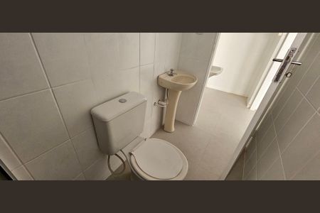 Casa à venda com 216m², 4 quartos e 1 vaga Casa à venda com 216m², 4 quartos e 1 vagaBanheiro 2