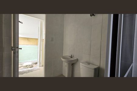 Casa à venda com 216m², 4 quartos e 1 vaga Casa à venda com 216m², 4 quartos e 1 vagaBanheiro