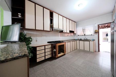 Casa à venda com 178m², 3 quartos e 2 vagasCozinha