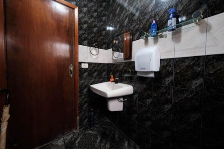 Casa à venda com 178m², 3 quartos e 2 vagasBanheiro