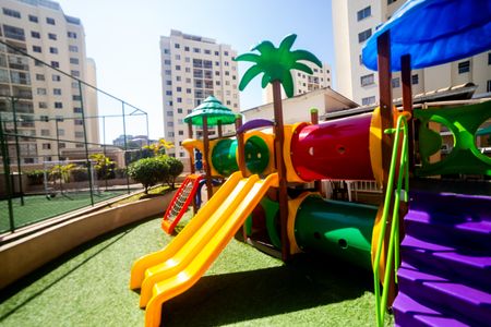 Apartamento para alugar com 80m², 2 quartos e 2 vagasÁrea comum - Playground