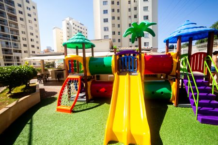 Apartamento para alugar com 80m², 2 quartos e 2 vagasÁrea comum - Playground