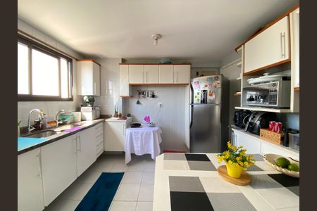 Apartamento à venda com 114m², 4 quartos e 2 vagasCozinha