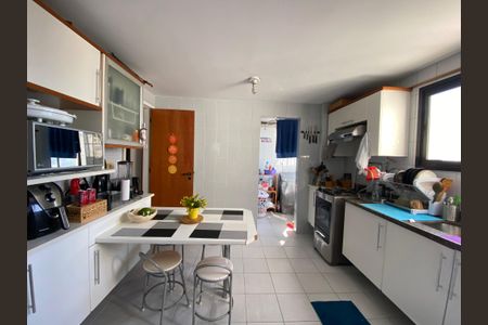 Apartamento à venda com 114m², 4 quartos e 2 vagasCozinha