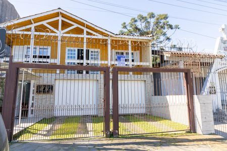 Casa à venda com 215m², 3 quartos e 4 vagas Casa à venda com 215m², 3 quartos e 4 vagasFachada