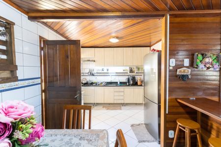 Casa à venda com 215m², 3 quartos e 4 vagas Casa à venda com 215m², 3 quartos e 4 vagasCozinha