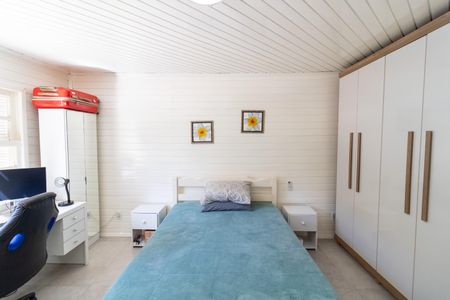 Casa à venda com 215m², 3 quartos e 4 vagas Casa à venda com 215m², 3 quartos e 4 vagasSuíte