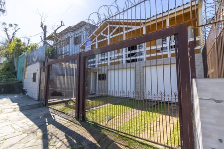 Casa à venda com 215m², 3 quartos e 4 vagas Casa à venda com 215m², 3 quartos e 4 vagasFachada
