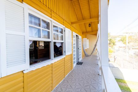 Casa à venda com 215m², 3 quartos e 4 vagas Casa à venda com 215m², 3 quartos e 4 vagasVaranda