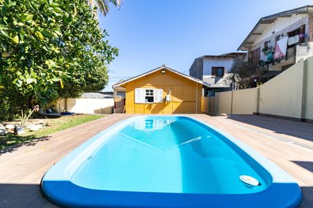 Casa à venda com 215m², 3 quartos e 4 vagas Casa à venda com 215m², 3 quartos e 4 vagasPiscina