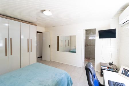 Casa à venda com 215m², 3 quartos e 4 vagas Casa à venda com 215m², 3 quartos e 4 vagasSuíte