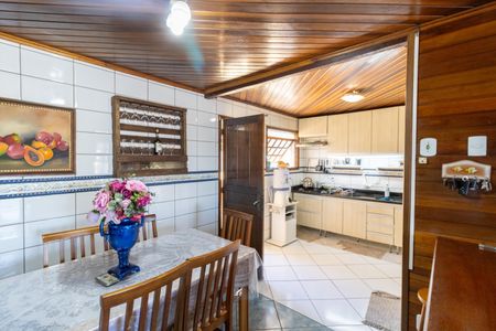 Casa à venda com 215m², 3 quartos e 4 vagas Casa à venda com 215m², 3 quartos e 4 vagasCozinha