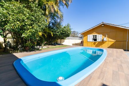 Casa à venda com 215m², 3 quartos e 4 vagas Casa à venda com 215m², 3 quartos e 4 vagasPiscina