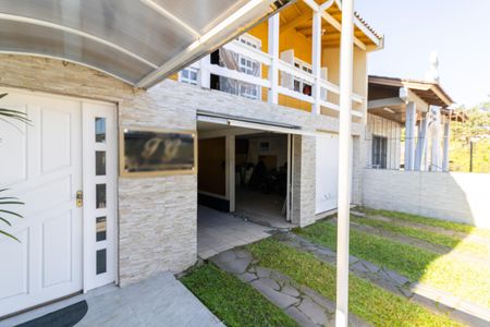 Casa à venda com 215m², 3 quartos e 4 vagas Casa à venda com 215m², 3 quartos e 4 vagasGaragem