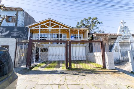 Casa à venda com 215m², 3 quartos e 4 vagas Casa à venda com 215m², 3 quartos e 4 vagasFachada