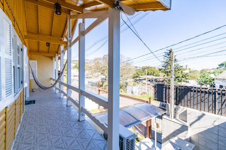 Casa à venda com 215m², 3 quartos e 4 vagas Casa à venda com 215m², 3 quartos e 4 vagasVaranda