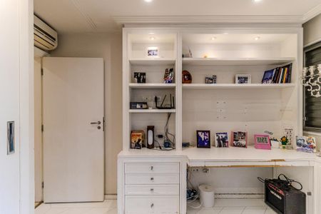 Apartamento à venda com 136m², 4 quartos e 2 vagas Apartamento à venda com 136m², 4 quartos e 2 vagasQuarto 3