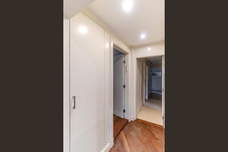 Apartamento à venda com 136m², 4 quartos e 2 vagas Apartamento à venda com 136m², 4 quartos e 2 vagasCorredor