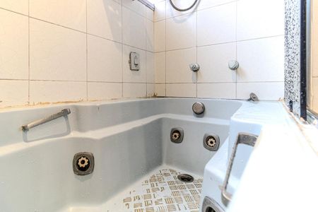 Apartamento à venda com 136m², 4 quartos e 2 vagas Apartamento à venda com 136m², 4 quartos e 2 vagasBanheiro da Suíte