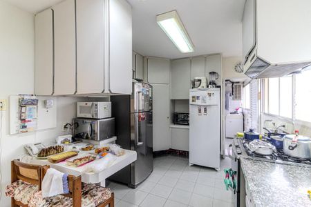 Apartamento à venda com 136m², 4 quartos e 2 vagas Apartamento à venda com 136m², 4 quartos e 2 vagasCozinha