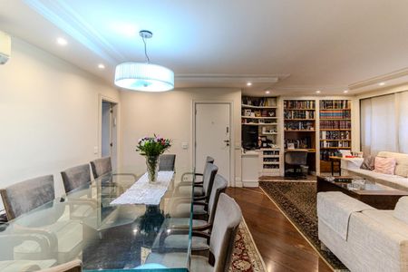 Apartamento à venda com 136m², 4 quartos e 2 vagas Apartamento à venda com 136m², 4 quartos e 2 vagasSala