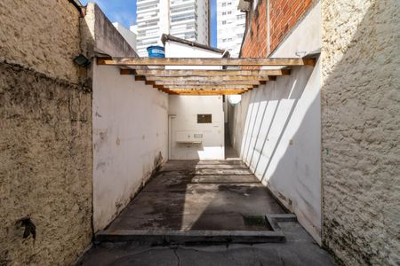 Casa à venda com 240m², 1 quarto e sem vagaQuintal