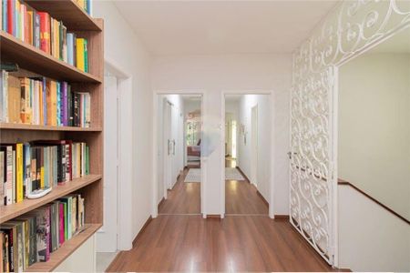 Casa à venda com 323m², 4 quartos e 4 vagas