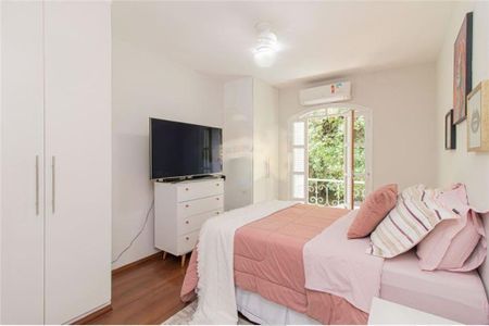 Casa à venda com 323m², 4 quartos e 4 vagas