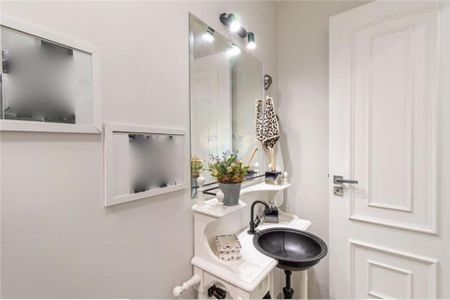 Casa à venda com 323m², 4 quartos e 4 vagas