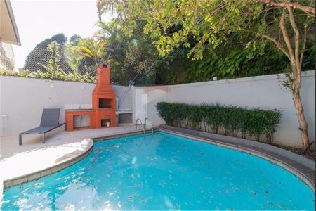 Casa à venda com 323m², 4 quartos e 4 vagas