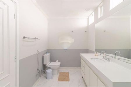 Casa à venda com 323m², 4 quartos e 4 vagas