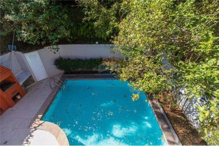 Casa à venda com 323m², 4 quartos e 4 vagas