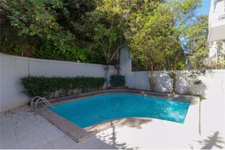 Casa à venda com 323m², 4 quartos e 4 vagas
