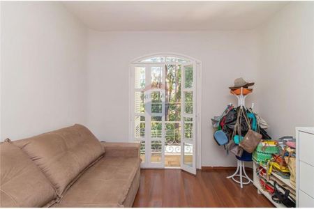 Casa à venda com 323m², 4 quartos e 4 vagas