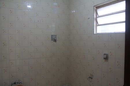 Casa à venda com 100m², 2 quartos e 2 vagasBanheiro da Suíte 1