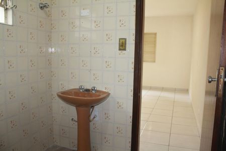 Casa à venda com 100m², 2 quartos e 2 vagasBanheiro da Suíte 1