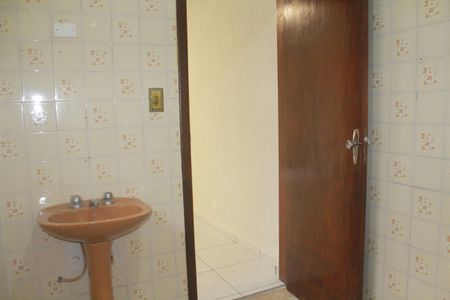 Casa à venda com 100m², 2 quartos e 2 vagasBanheiro da Suíte 1