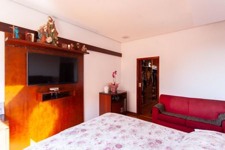 Casa à venda com 463m², 3 quartos e 10 vagas Casa à venda com 463m², 3 quartos e 10 vagasSuíte